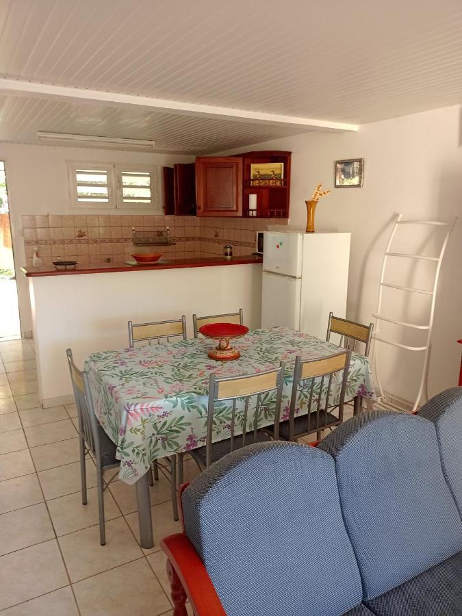 Charmant Appartement Verdoyant Le Morne-Vert Exteriör bild